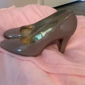 adorable purple-y mauve heels size 6!!